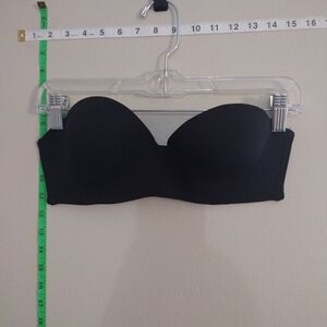 Chic Black Strapless Bra